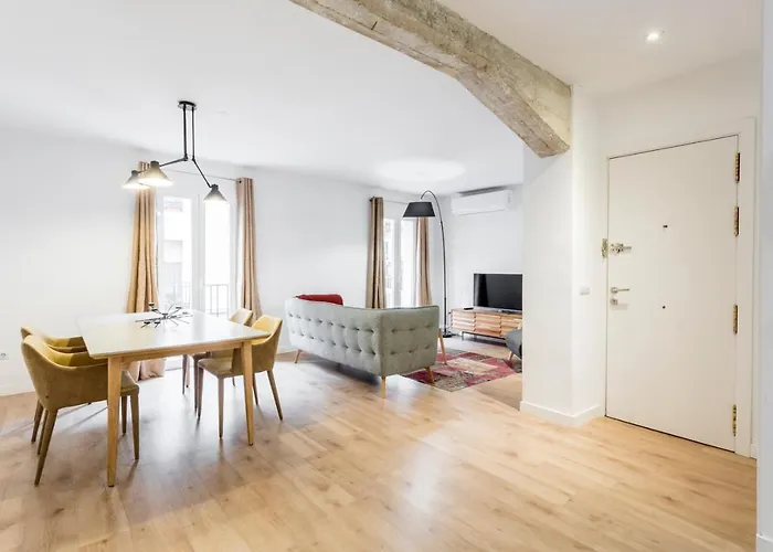 Modern & Chic 2Br/2Ba Apartment In Trendy Chueca