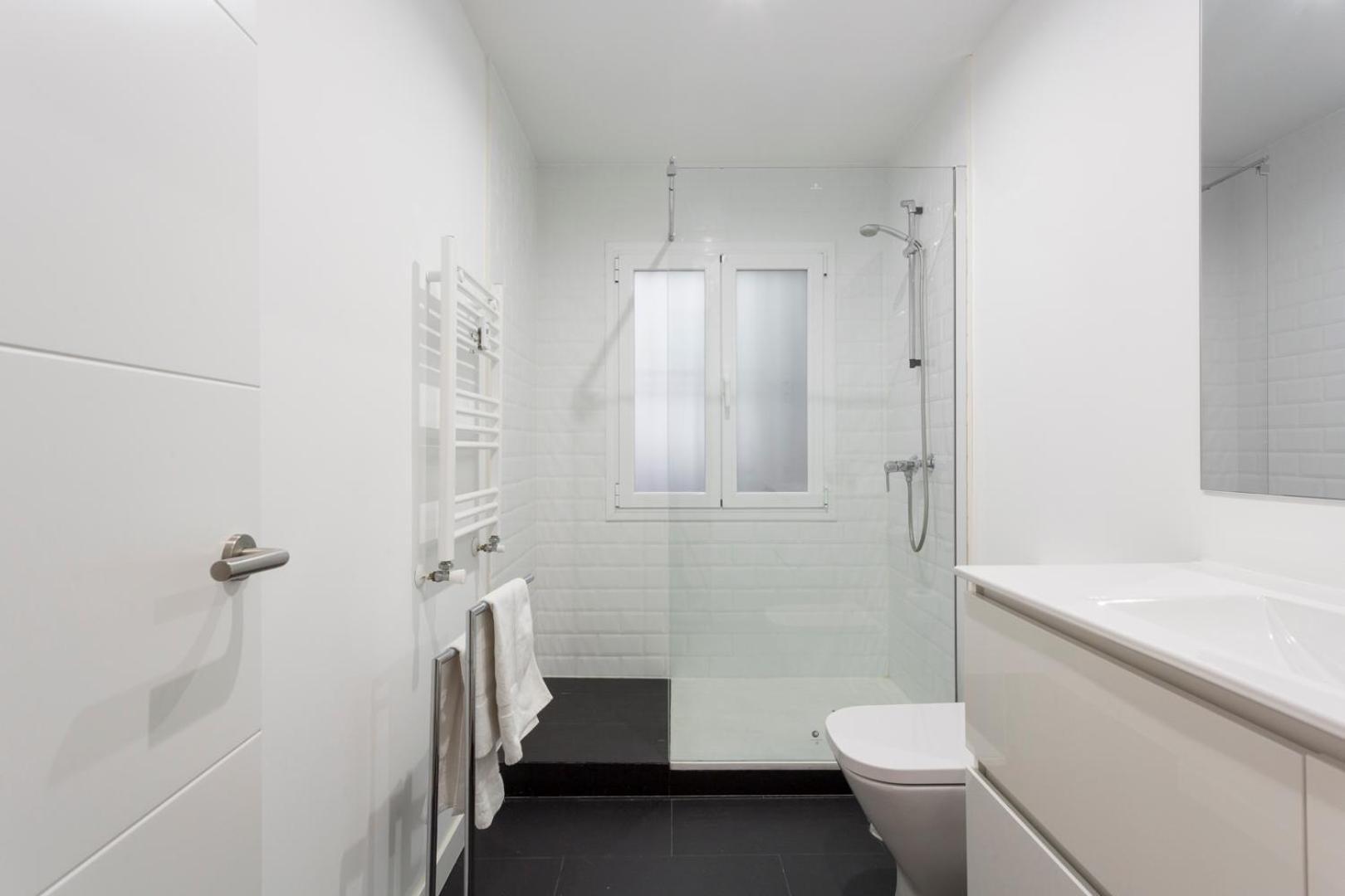 Apartamento Modern & Chic 2br/2ba In Trendy Chueca Madrid